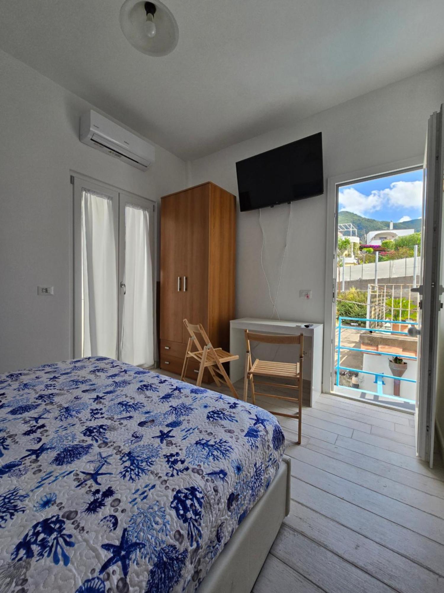 La Casa Di Giuliana Primo Piano Con Balcone Villa Ischia Exterior photo