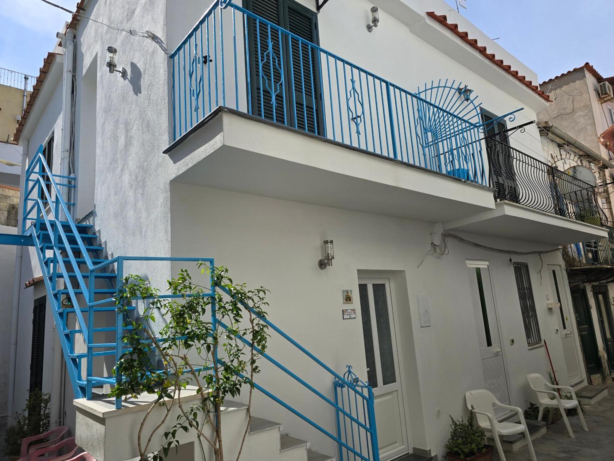 La Casa Di Giuliana Primo Piano Con Balcone Villa Ischia Exterior photo
